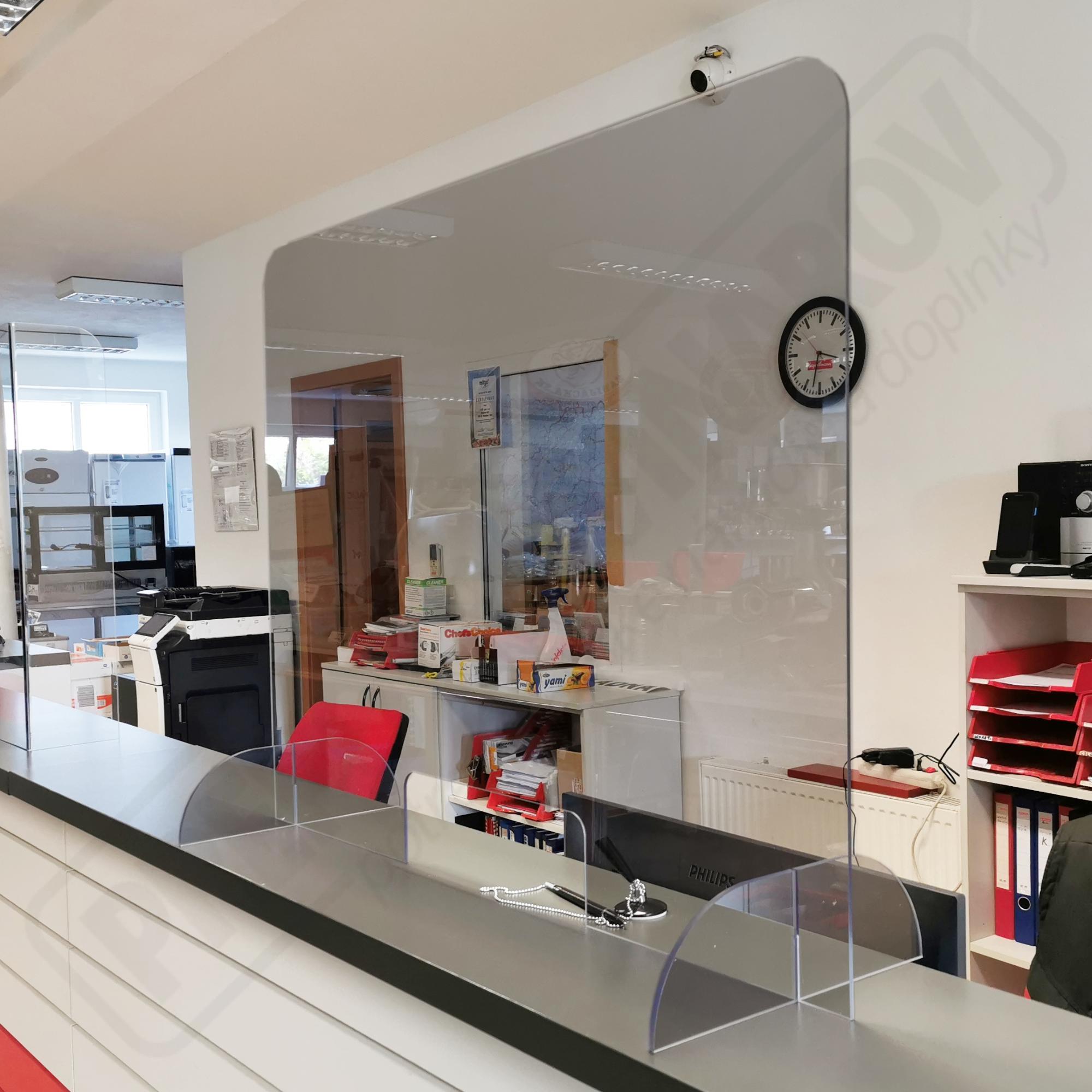 Ochranná stena na pult s nožičkami