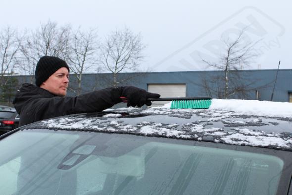 520052 Zmeták so škrabkou na ľad