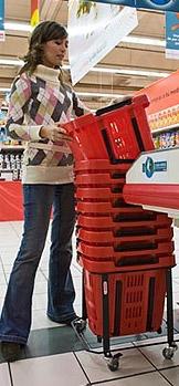 Nákupný košík plastový s kolieskami